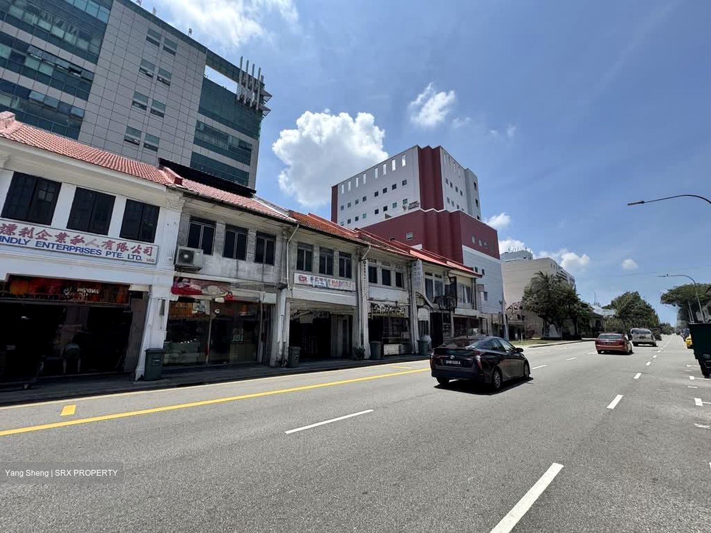 Sims Avenue (D14), Retail #579069021